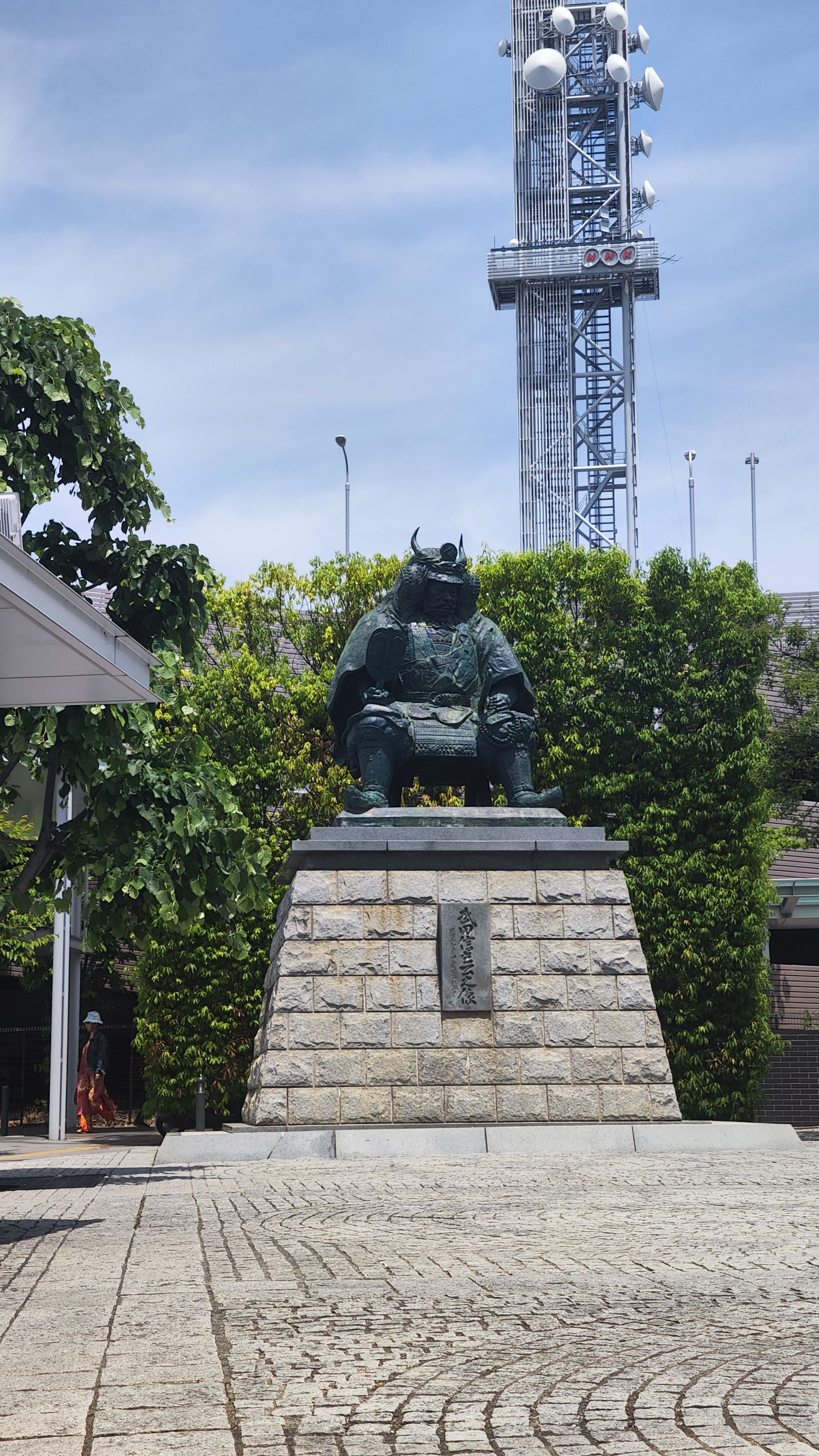 Samurai Statue am Bahnhof in Kofu
