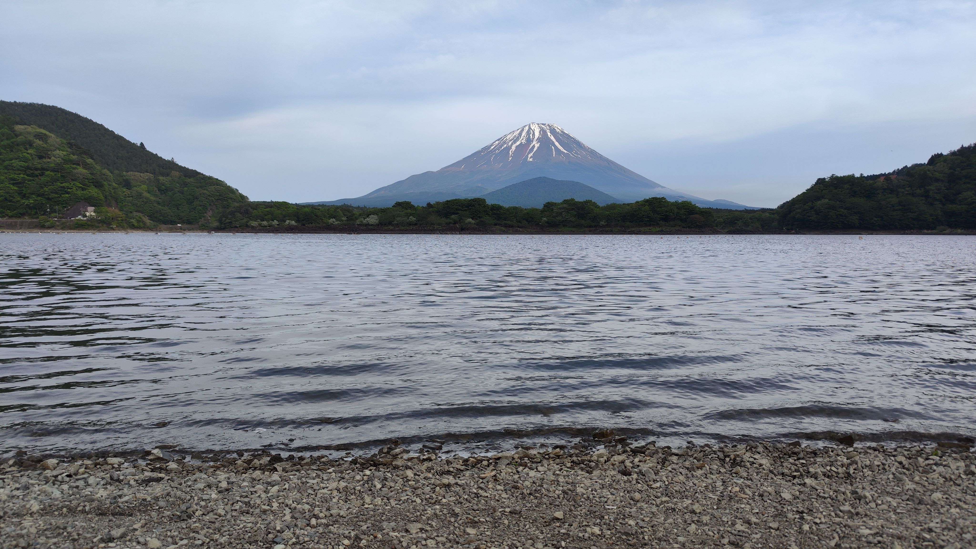 Fuji - die Spitze noch vom Sonnenlicht geküsst