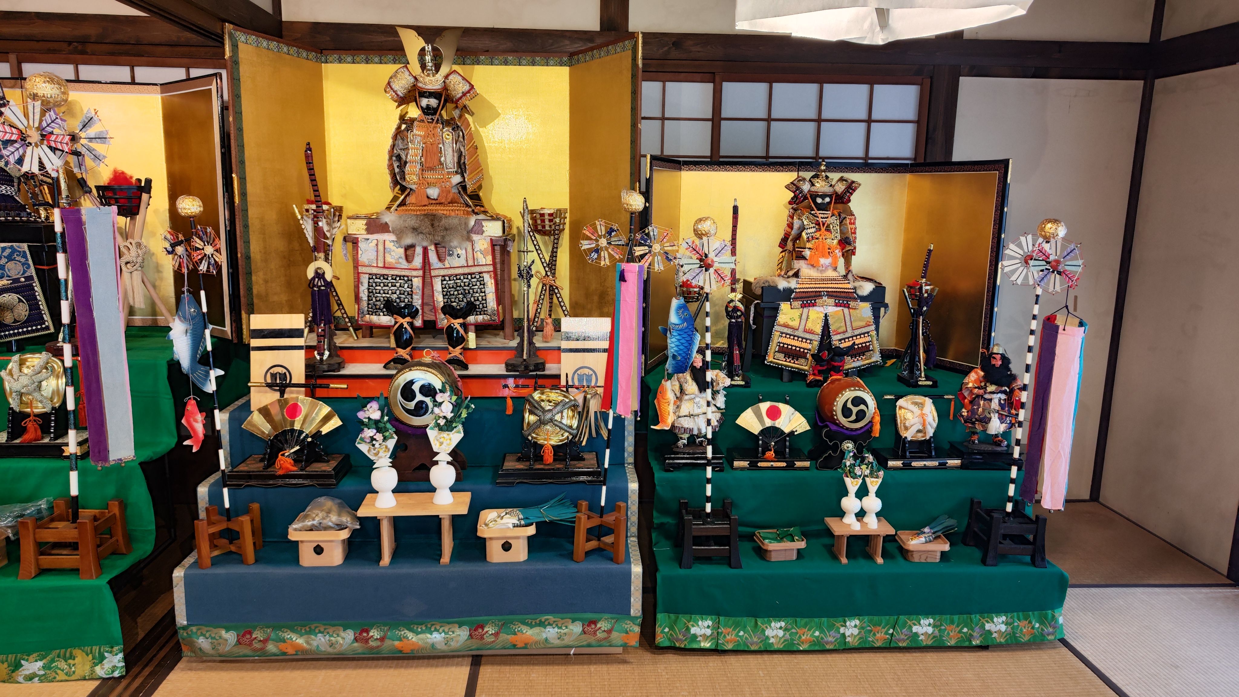 In einem der altertümlichen japanischen Hütten hatte es einfach mal diese Samurai Deko / Ausstellung. Hübsch!